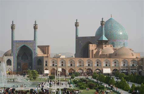 the royal mosque of isfahan has which feature